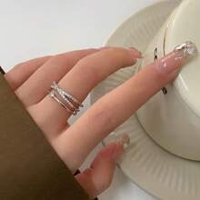 Eleganter Sterling Silber Damen Manschettenring, verstellbares offenes Kreuz-Band mit synthetischem kubischen Zirkonia, Resort-Stil Urlaubsgeschenk, platiniert, perfekt für den täglichen Gebrauch, Feiertage, Valentinstag - passend für alle Jahreszeiten