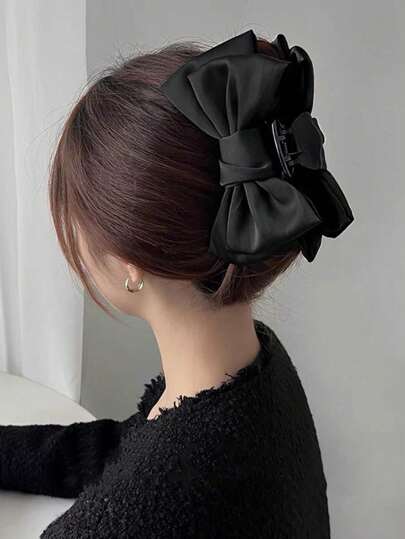 1个女士优雅丝绸蝴蝶结发爪，甜美百搭，适合日常和派对佩戴，黑色发饰，秋冬季节度假装扮，夏季海滩、假日、旅行必备。