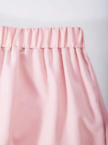 少女时尚宽松蝴蝶装饰阔腿裤，休闲简约，适合春秋季户外、派对、上学和日常穿着。