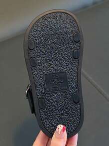 A Pair Of Fashionable Children's Sports Minimalist Flat Sandals - Black - View 9