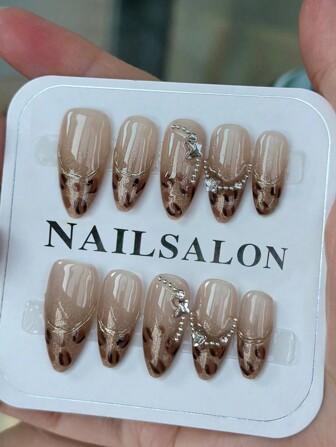 10 件性感豹纹杏仁形按压指甲，手工制作的野生豹纹假指甲，带有星星和水钻，性感而优雅，适合日常、旅行、派对，是送给女士和女孩的完美礼物