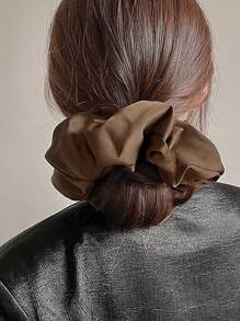 1 chiếc dây buộc tóc scrunchie cỡ lớn màu nâu cà phê bằng lụa chiffon dành cho nữ, thanh lịch, đa năng, đơn giản và tinh tế, phù hợp cho sử dụng hàng ngày, thường ngày, dự tiệc, đi làm, đi nghỉ mát, búi tóc, buộc tóc đuôi ngựa, rửa mặt, trang điểm, phối đồ. Dây buộc tóc scrunchie dùng cho trang điểm, tập gym, ở nhà, phụ kiện tóc nữ, dây chun co giãn, phụ kiện tóc tại nhà. - Cà phê nâu - Xem 3