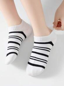10 Pares de Meias de Algodão para Crianças, Meias Tipo Barco Listradas em Preto e Branco, Meias Casuais Versáteis e Respiráveis para Tornozelo, Feitas de Algodão Penteado para Uso Macio e Confortável, Adequadas para Volta às Aulas e Uso Diário