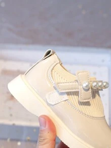 Nuevos zapatos Mary Jane para niñas, diseño con lazo de perla, zapatos planos para niños, uso casual diario, versátil, fácil de poner y quitar con para niños pequeños