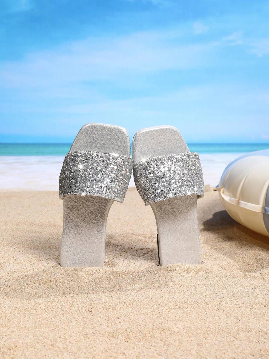 1 Pair Girls Fashionable Strap Summer Flat Beach Sandals, Versatile Indoor/Outdoor Anti-Slip Comfortable Slides - Silver - View 1