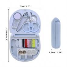 طقم خياطة صغير فاخر للسفر - حزمة إصلاح طارئة محمولة مع خيوط ، مقصات حادة ، إبر يدوية وإكسسوارات إضافية للمبتدئين ، المسافرين ، الفنادق ، الجمعيات الخيرية والمشردين ، مدمج ، خفيف ، سهل الاستخدام (لون عشوائي)