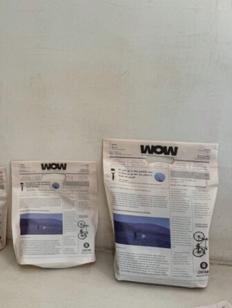 50个报纸图案购物袋，报纸图案磨砂塑料购物袋，带手柄，耐用，可重复使用，适用于零售商，多用途，可装化妆品、珠宝、内衣、配饰