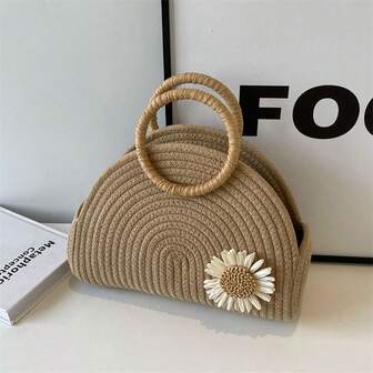 Halbrunde Tragetasche aus Strandstroh, geflochtener Korb mit Ringgriff oben und Gänseblümchen-Dekor, Umhängetaschen im böhmischen Urlaubs- und Reisestil, einfarbige Damenhandtasche für den Sommer, Picknickkorb für draußen, perfekt als Geschenk, zur Aufbewahrung und als Wohnzimmerdekoration.