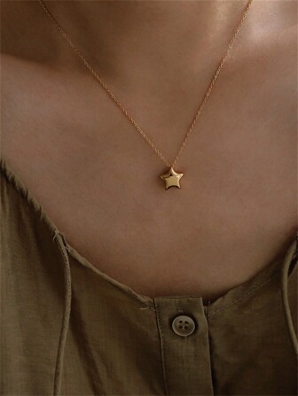 TONSI 1Pc Simple And Stylish Mini Stainless Steel Plated 18k Gold Star Starfish Necklace It Is Suitable For Women To Wear On Daily, Work, Party And Holiday Occasions. It Is The Best Holiday Gift For Friends, Teachers, Mothers, Colleagues, Sisters