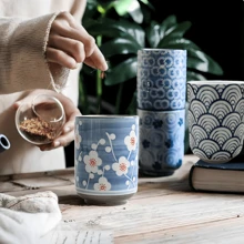 4 stuks 320 ml blauw en wit porseleinen theekopje met geschenkdoos, Japanse stijl handgetekende vriendelijke thee koffie melk wijn sushi mok creatieve familie restaurant decoratie reiscadeau voor vrienden