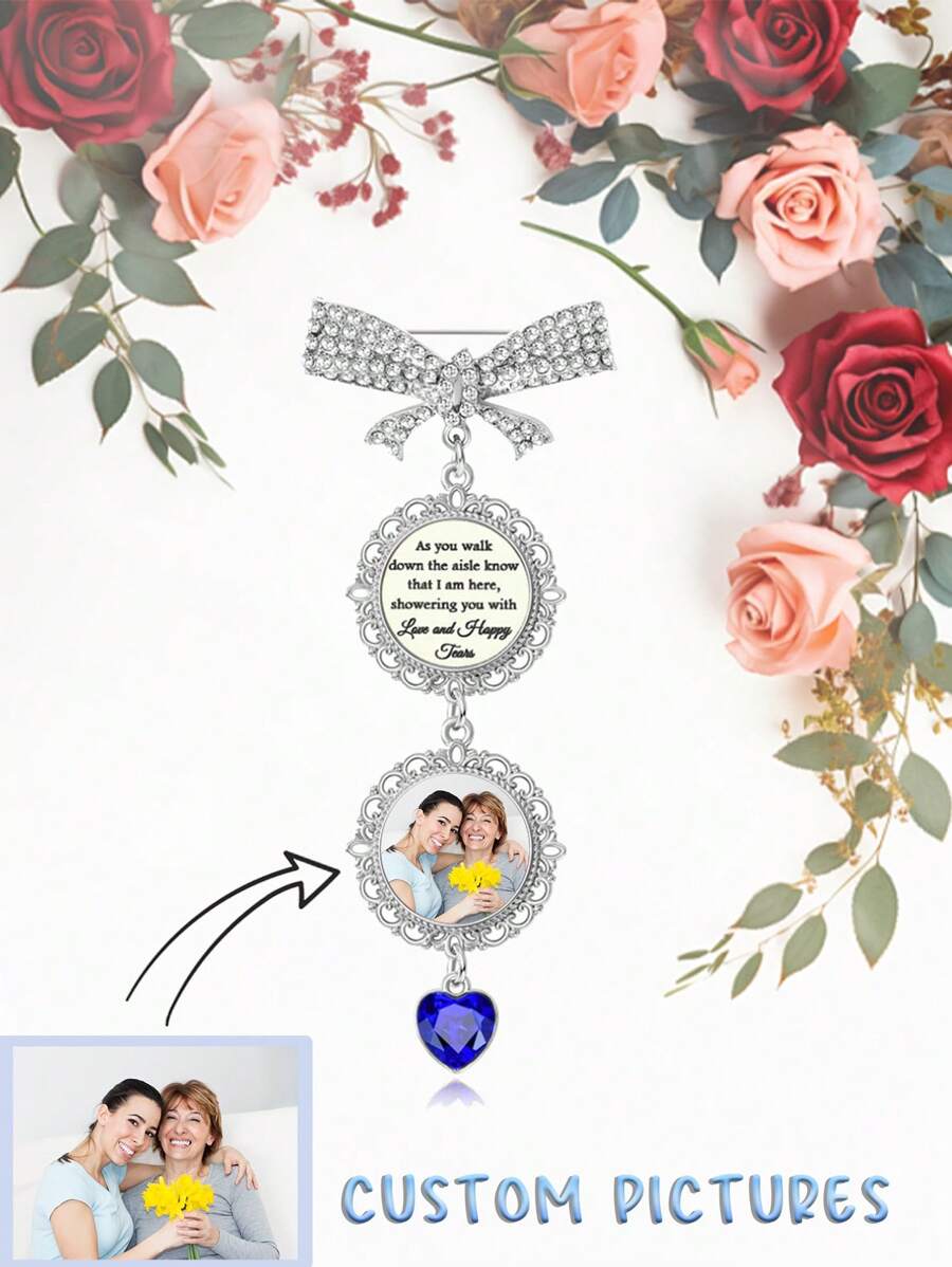 1 枚个性化照片钻石蝴蝶结胸针，精致的蝴蝶结镶嵌着闪亮的钻石，设计奢华典雅。您可以定制您记忆中最重要的人。可用作婚礼配饰、花束装饰。婚礼纪念礼物、母亲节礼物、送给新娘和新郎/丈夫和妻子/父亲和母亲的生日礼物。 - 彩色 - 查看 1