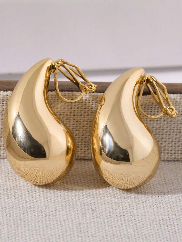 1 par de brincos de clipe geométricos de gota de água em metal dourado da moda para mulheres, adequados para presentes
