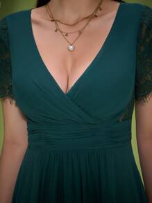 V-Ausschnitt elegantes Brautjungfernkleid, Rüschen-Spitzen-Chiffon-Kleid mit mehreren Lagen, lang