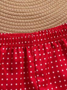 Conjunto de 2 piezas para niña bebé que incluye blusa con bordado de fresa y moño, y pantalones cortos con lunares rojos