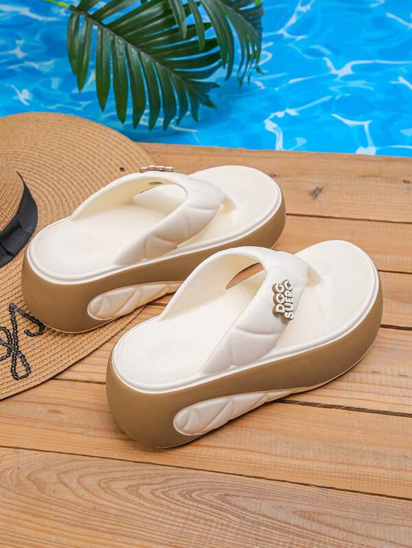 Novos chinelos femininos de fundo grosso, chinelos de plataforma respiráveis e frescos para o verão, para ambientes internos e externos, sapatos de praia com cores contrastantes