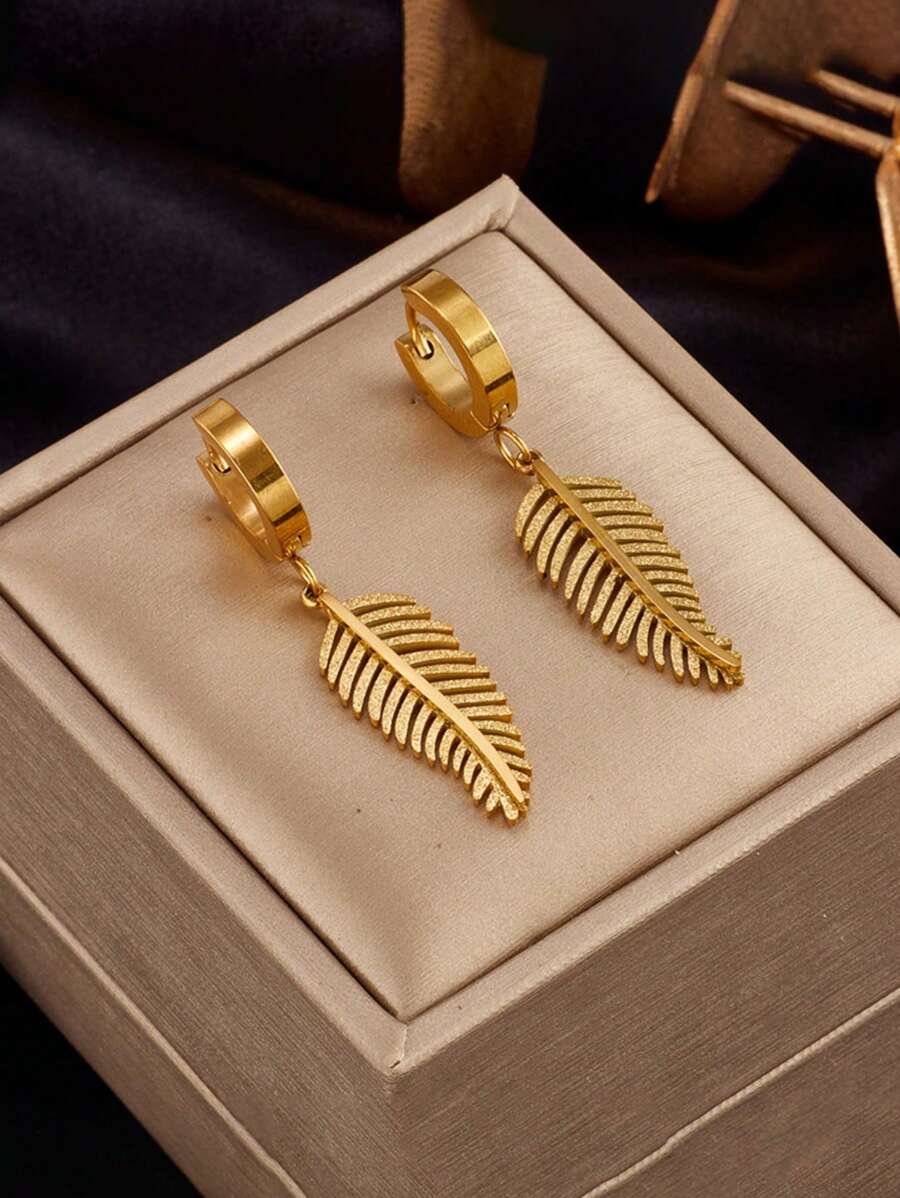 RAYQUEEN 1 Pair Minimalist Niche Design Stainless Steel Metal Feather Pendant Earrings, Versatile Chic Style, Suitable For Gifts And Daily Wear - Yellow Gold - View 1