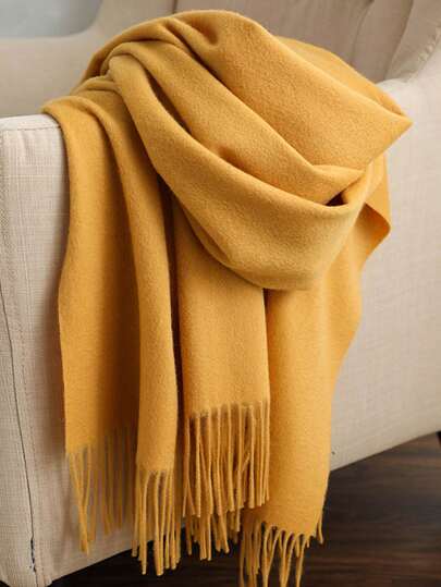 1条女士纯色仿羊绒围巾，带流苏，柔软仿羊毛披肩，优雅简约，适合日常佩戴、各种场合，春、夏、秋、冬四季皆可搭配连衣裙。