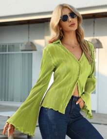 Yesfashion Blusa de mujer con escote en V profundo y mangas largas acampanadas, camisas casuales elegantes con botones en la parte delantera