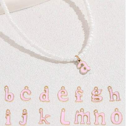 1 件时尚优雅串珠小写字母项链可爱粉色 26 个字母串珠项链适合女孩的生日礼物