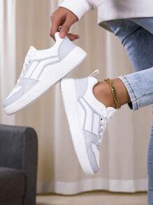 Damskie codzienne sportowe trampki, sznurowane, miękkie podeszwy, płaskie, niskie buty do chodzenia, okrągłe noski, uniwersalne białe buty