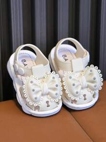 1 par de sandalias blancas adorables para bebé/niña pequeña, zapatillas de estar por casa, calzado de playa para verano