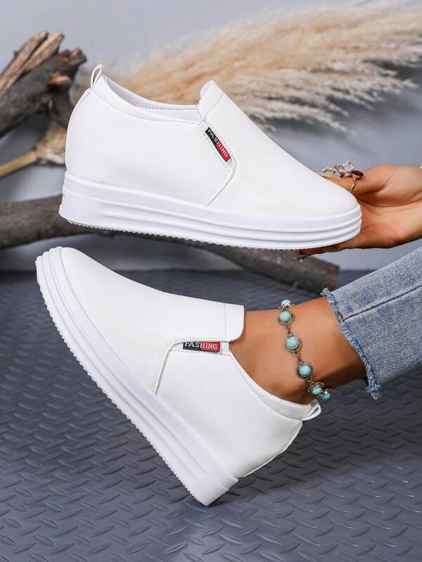Nouvelles baskets à plateforme avec enfiler pour femmes, printemps/automne, talon compensé interne, semelle épaisse, chaussures de sport polyvalentes et décontractées