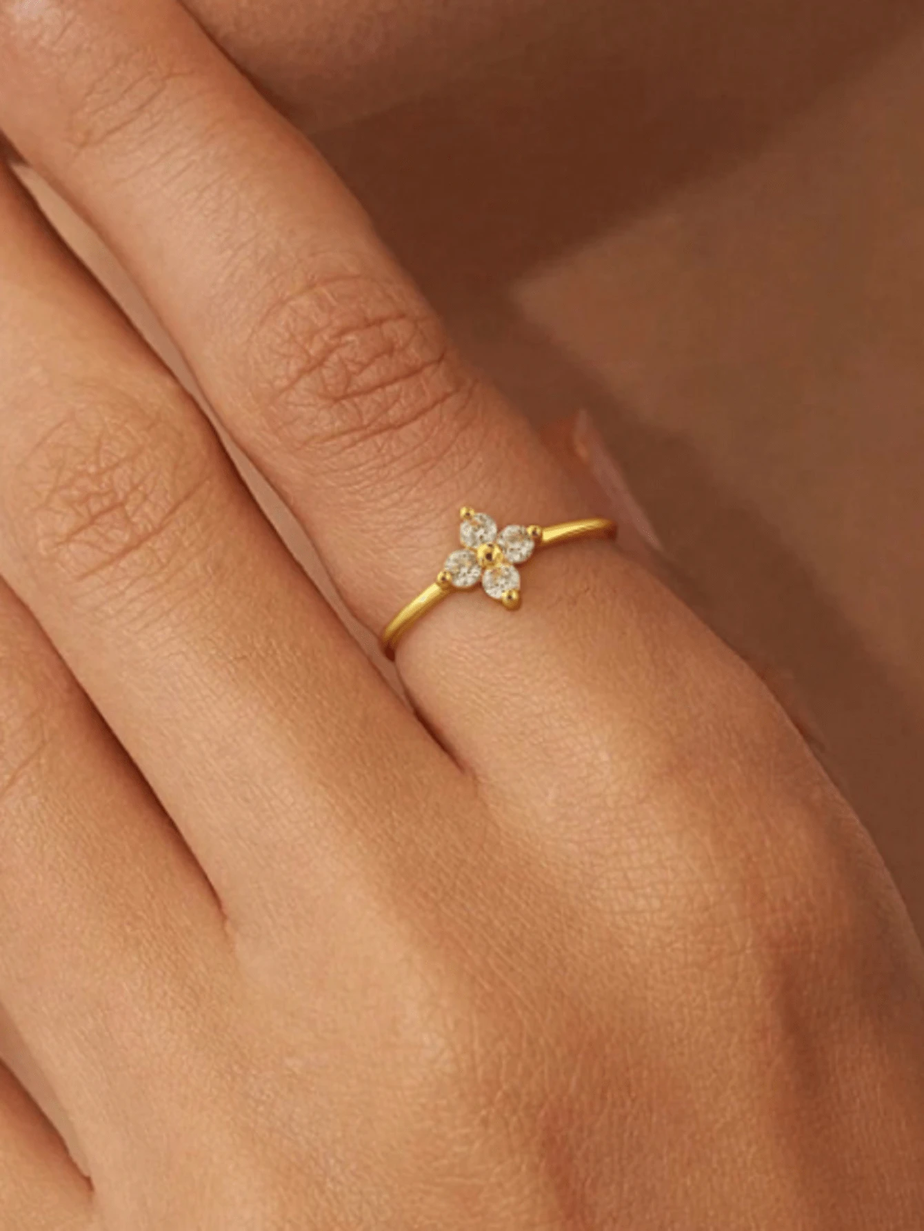 1 件四叶草锆石戒指 925 纯银金色可爱珠宝戒指女士迷人承诺戒指精美珠宝礼物送给女孩日常生活约会装饰 - 金色 - 查看 1