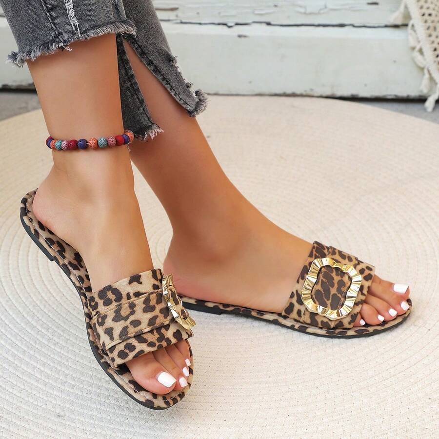 Women Leopard Print Sandals With Metal Buckle Decor, Slip-On Flat Casual Shoes, Comfortable Summer Casual Indoors/Outdoors Beach Slippers - Rusty Leopard - View 1