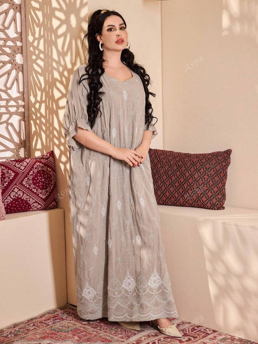 Embroidered Elegant Jalabia Dress, Aramaic Arab Women's Wear, Fashion