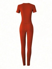 修身短袖上衣和高腰紧身裤休闲套装 - 紅色 - 查看 2