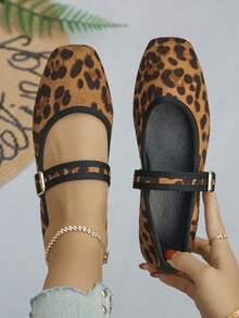 estampado de leopardo marrón