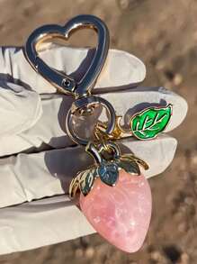 Zarte & süße Blumen Erdbeere Herz Schlüsselanhänger, geeignet für Frauen und Mädchen, modischer Taschenbehang, neuartig und einzigartig, kann an Schlüsseln und Geldbörsen aufgehängt werden, ein ideales Geschenk zum Valentinstag