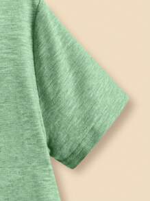 为幼儿男孩定制运动风格 T 恤，时尚百搭户外活动休闲日常穿着，春夏常规款式，4-7 岁