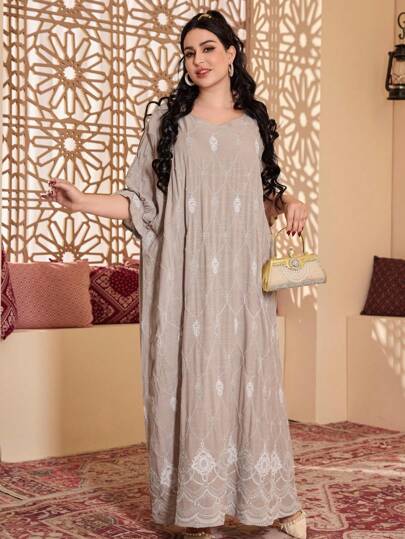 优雅刺绣阿拉伯连衣裙，亚麻质感面料，方形袖口，2026春夏时尚款（随机刺绣），宰牲节