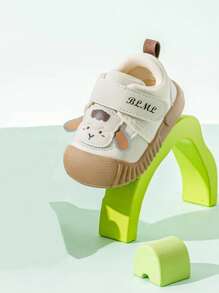 1 双男女款婴儿网眼 PU 卡通设计透气钩环防滑平底休闲运动鞋，适合所有季节