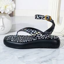 Sandalias romanas casuales de mujer con plataforma negra, suela gruesa, estampado de leopardo metálico plateado, hebilla metálica en la tira trasera, cómodas sandalias de playa para primavera/verano