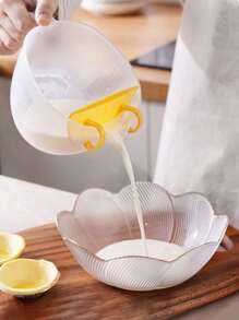 1pc Multifunctional Egg Liquid Measuring Cup With Strainer & Pour Spout, Home Rice Washing Filter Cup