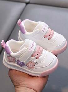 1 par de zapatos blandos antideslizantes para bebés y niños pequeños en primavera/otoño, diseño de para niñas y niños, zapatillas informales para interiores/exteriores para bebés de 0 a 4 años