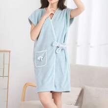 1 حزام أمامي بنمط الأناناس، من القطيفة المرجانية فائقة الناعمية، خفيف الوزن ودافئ، مناسب لجميع الفصول، ماص وناعم للارتداء في الحمام، غرفة النوم، حمام السباحة والشاطئ، رداء منزلي جميل للطالبات، هدية عيد الحب وعيد ميلاد الصديق/الصديقة، ديكور صيفي للحمام والمنزل، للعودة إلى المدرسة