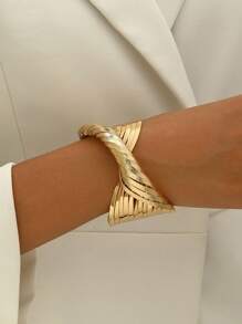 1pc Bold Line Twist Open Cuff Bracelet, European American Style Matte Finish, Suitable For Daily Wear - Gold - View 2