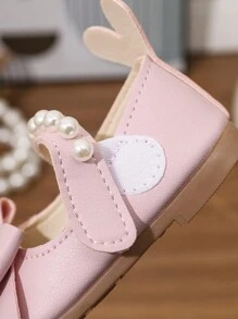 女童公主風PU鞋，裝飾有蝴蝶結，珍珠點綴和時尚鞋帶，適合室內外穿著