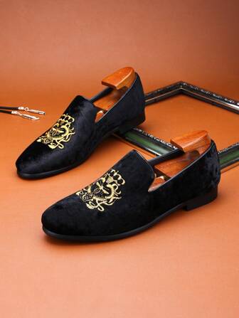 New Men's Loafers, Simple Solid Color Suede Low-Top Small Leather Shoes, Fashionable British Style Soft Bottom Breathable Non-Slip Slip-On Casual Shoes, Suitable For Party, Banquet, Vacation, Commuting, And Versatile