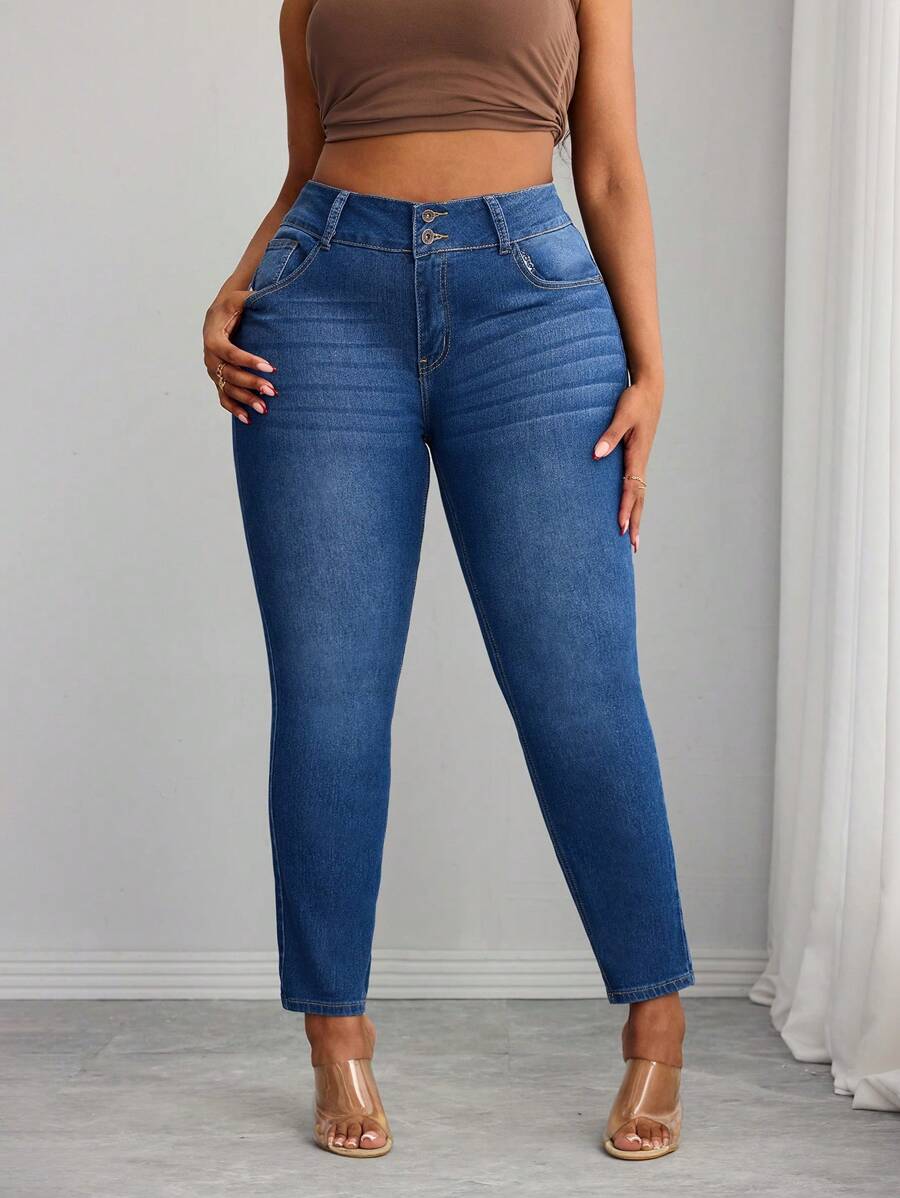 Women's Plus-Size Medium-Blue Classic And Versatile Ripped And Distressed Skinny Jeans. With A Design Of Two Buttons, They Are Butt-Lifting And Body-Hugging. These Medium-Stretch, Soft Denim Long Pants Are Suitable For Dates, Daily Wear, Work And So On. - Màu xanh lam - Xem 1