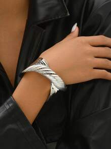 1pc Bold Line Twist Open Cuff Bracelet, European American Style Matte Finish, Suitable For Daily Wear - Gold - View 4