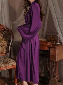QING ROU Bata larga de satén púrpura elegante con mangas acampanadas y adorno de encaje suave para mujer, suave y cómoda, incluye cinturón para estar en casa, otoño, invierno - Morado - Ver 2