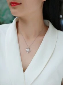 1pc 1 Carat Moissanite Pendant Necklace, 925 Sterling Silver 18K Gold Plated, Fashion Romantic Design With Double Heart Shaped Pendant, Sparkling And Brilliant, Suitable For Women's Daily Wear Or Special Occasions Like Weddings, Parties, Banquets, Hypoallergenic And Nickel-Free Material Protecting Skin, Elegant And High-End, Ideal Gift For Anniversary, Birthday Or Holidays, Comes With GRA Certification