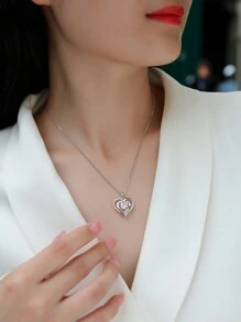 1pc 1 Carat Moissanite Pendant Necklace, 925 Sterling Silver 18K Gold Plated, Fashion Romantic Design With Double Heart Shaped Pendant, Sparkling And Brilliant, Suitable For Women's Daily Wear Or Special Occasions Like Weddings, Parties, Banquets, Hypoallergenic And Nickel-Free Material Protecting Skin, Elegant And High-End, Ideal Gift For Anniversary, Birthday Or Holidays, Comes With GRA Certification