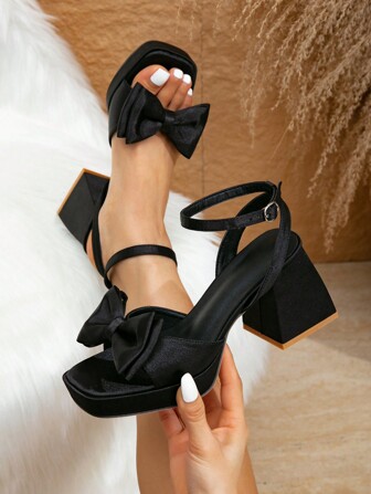 女士新款蝴蝶结方头粗高跟防水台黑色高跟鞋，优雅迷人，适合正式礼服、派对、约会