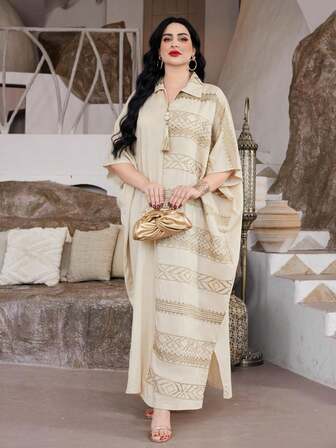 Elegant Embroidered Gold Arabic Dress JALABIA With Tassel Collar, Slit Hem, Square Geometric Pattern, Sophisticated Design, Suitable For Saudi National Day, 2025 Latest