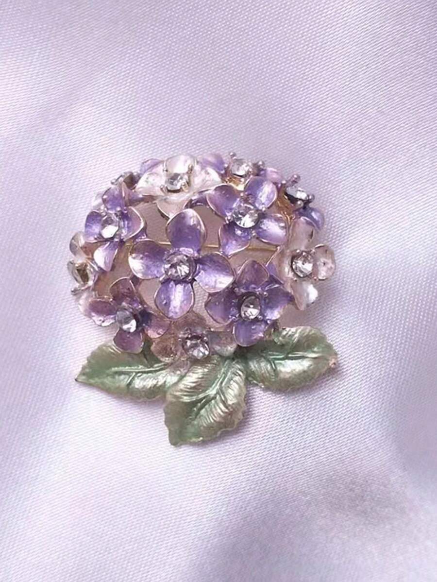 1 件奢华刺绣绣球花胸针，轻巧别致，正式配饰服装装饰